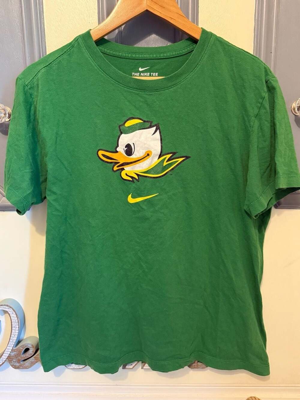 Nike Oregon Ducks The Nike Tee Size M Green Graphic T-Shirt